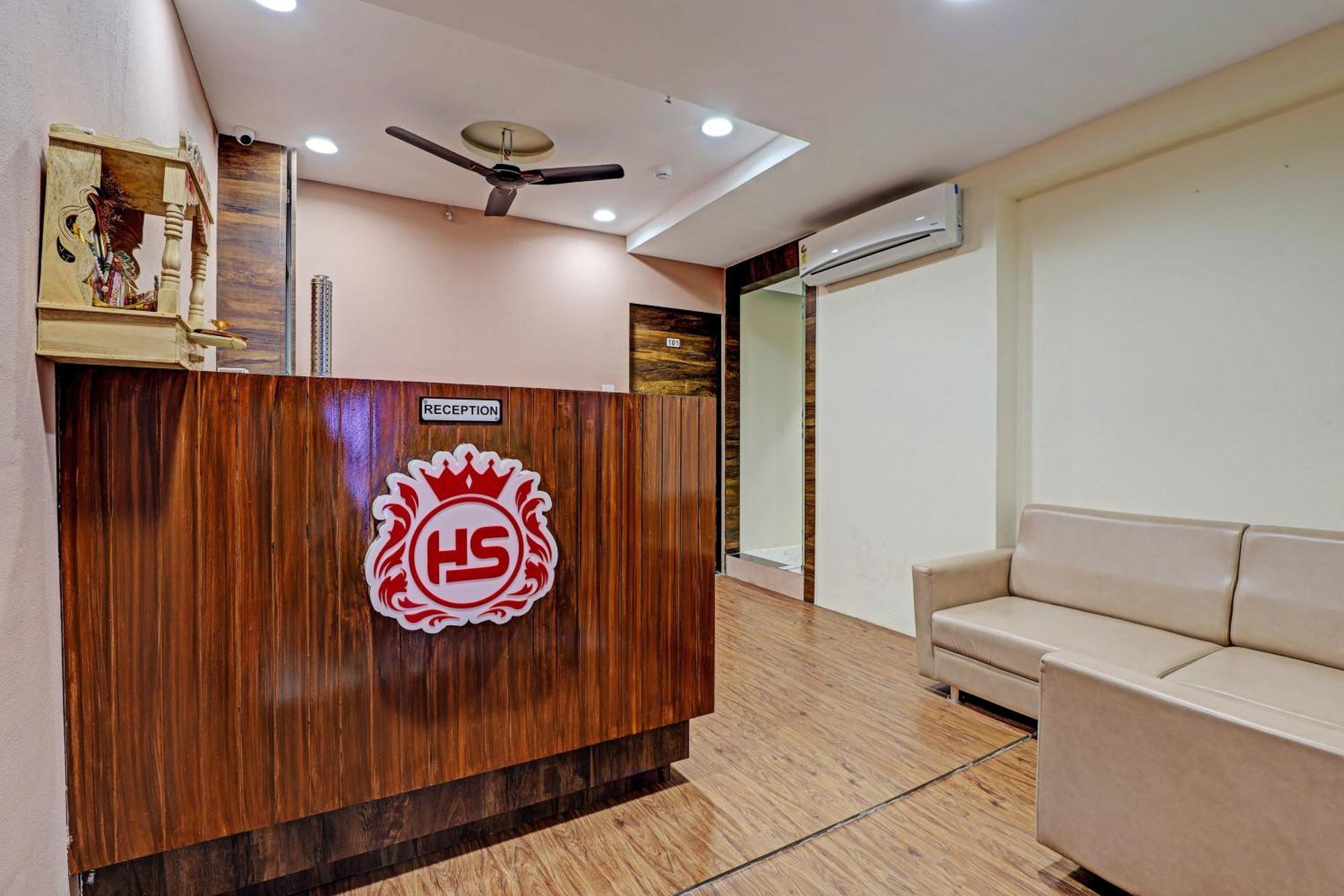 Collection O Hotel Swarg Surat Exterior photo